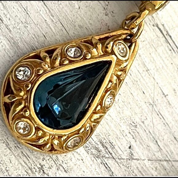 Avon vintage blue rhinestone gold tone drop earrings - Picture 5 of 9